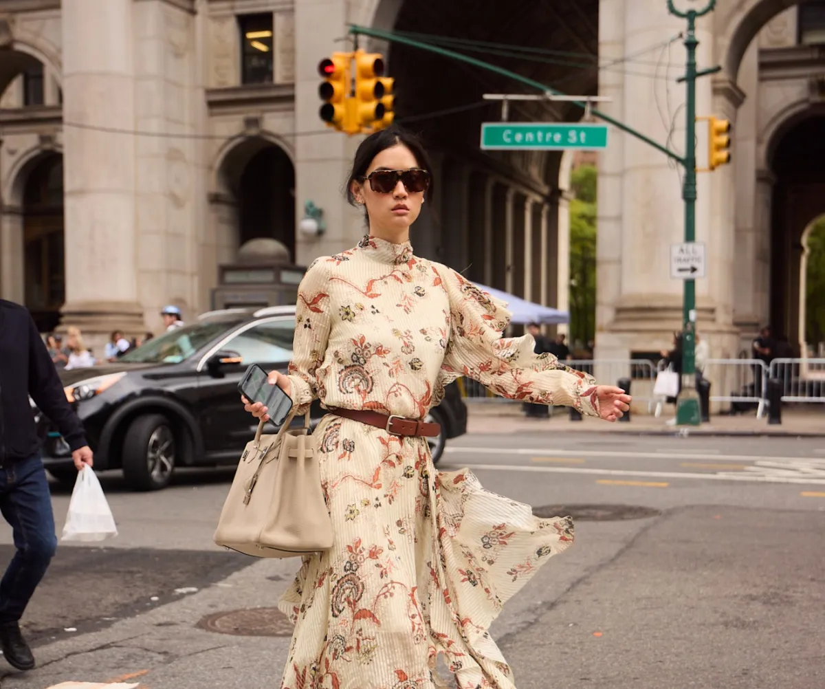 إطلالة من أسبوع نيويورك للموضة ربيع وصيف 2025 - الصورة من © Launchmetrics/Spotlight