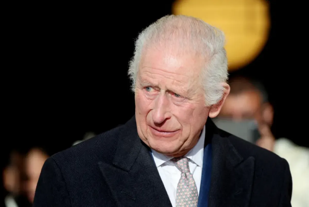 الملك تشارلز في حفل استقبال بقاعة مدينة والثام فورست في لندن ( King Charles at a reception at Waltham Forest Town Hall in London). مصدر الصورة: Mina Kim / POOL / AFP