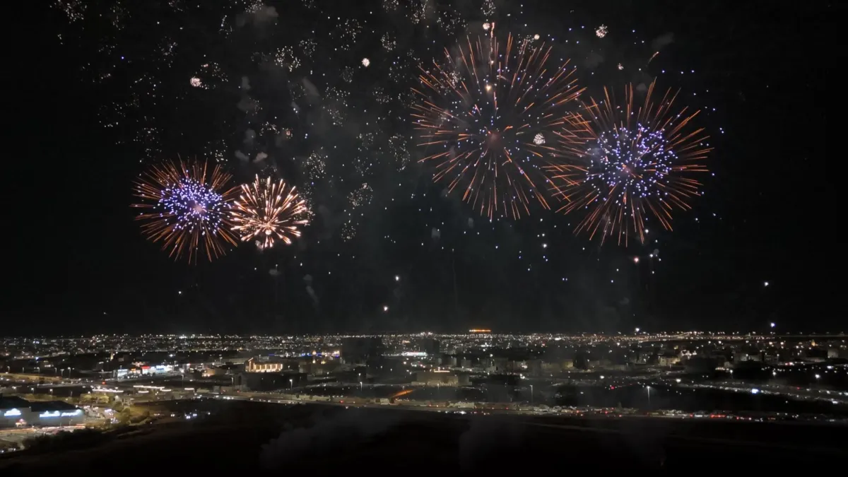 الألعاب النارية تزين سماء ‎السعودية احتفالاً بعيد الفطر المبارك - الصورة من حساب أمانة المدينة المنورة على منصة إكس