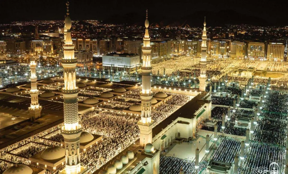 زيارة المسجد النبوي - الصورة من حساب رئاسة الشؤون الدينية بالمسجد الحرام والمسجد النبوي على إكس