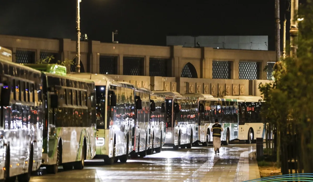 حافلات المدينة تقدم خدماتها لأهالي وزوار المدينة المنورة في رمضان - الصورة من  حساب حافلات المدينة على إكس