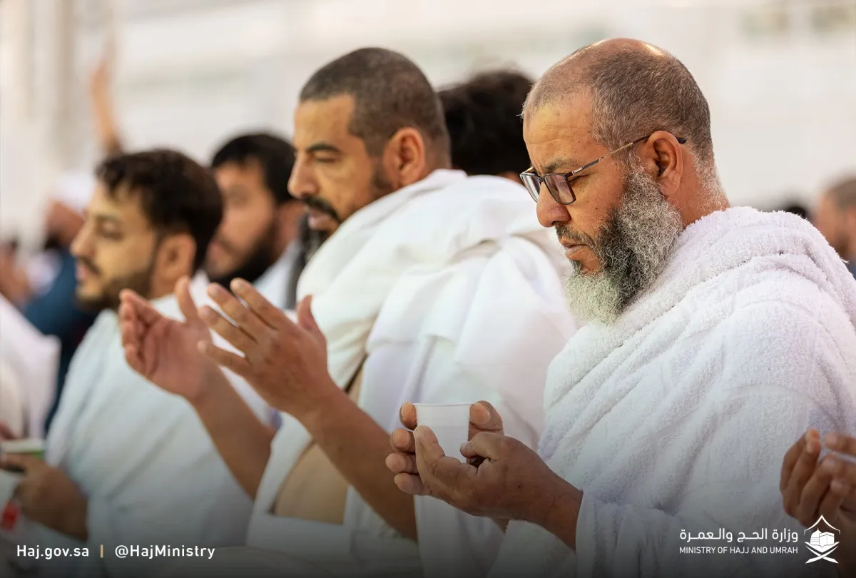 بعض النصائح عند اختيار قماش ملابس الإحرام - الصورة من حساب وزارة الحج والعمرة على إكس