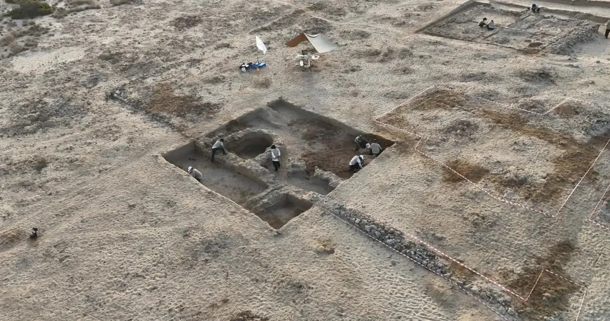 هيئة التراث تختتم الموسم الثالث من أعمال المسح والتنقيب الأثري في موقع السرّين بمحافظة الليث - الصورة من واس