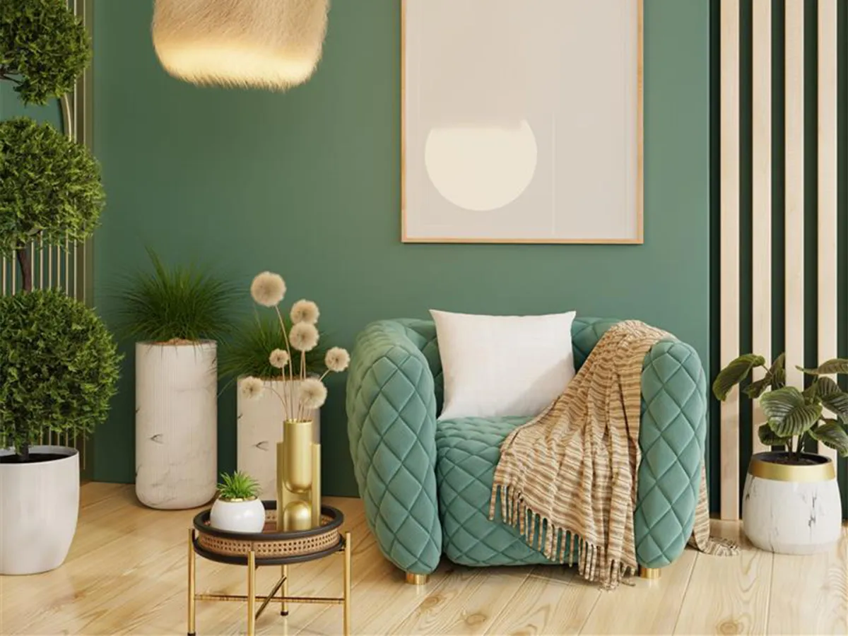 غرفة معيشة محملة ديكوراتها بدرجات لونية خضراء عدة