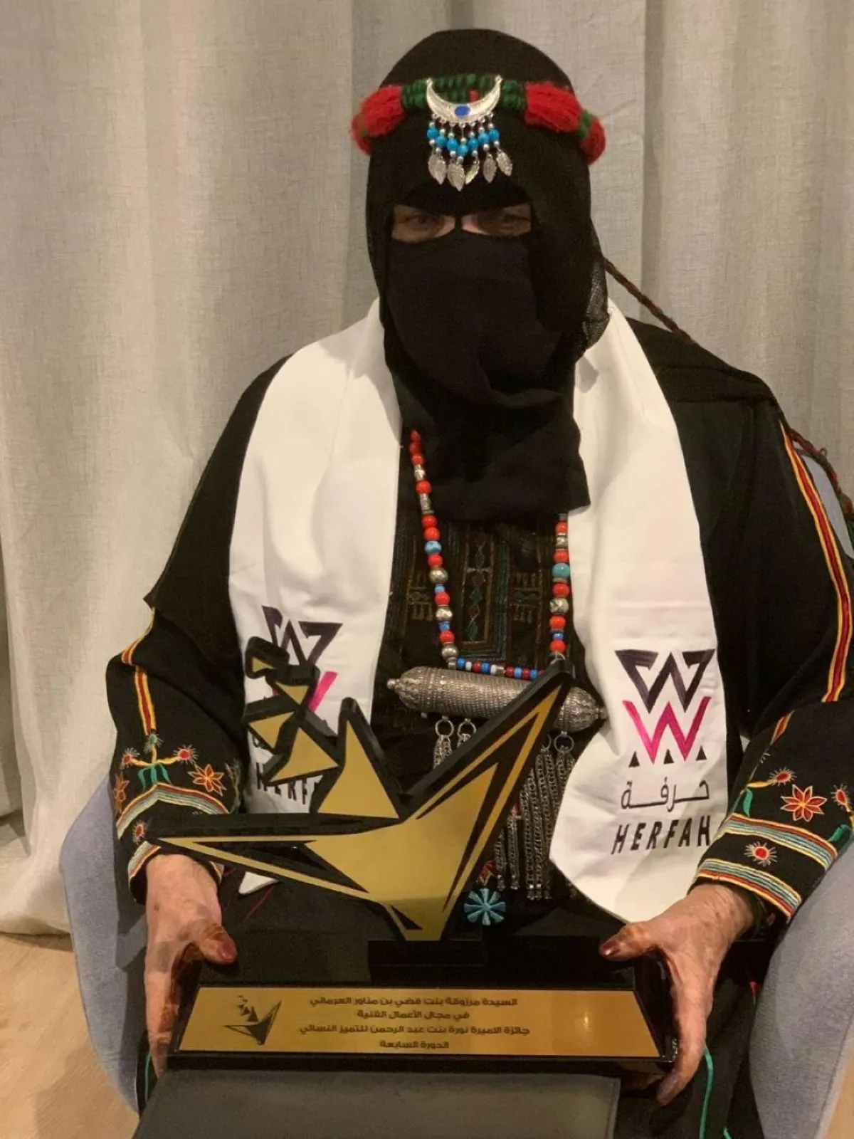 تعدُّ مرزوقة بنت فضي العرماني حرفية مبدعة في أعمال السدو 