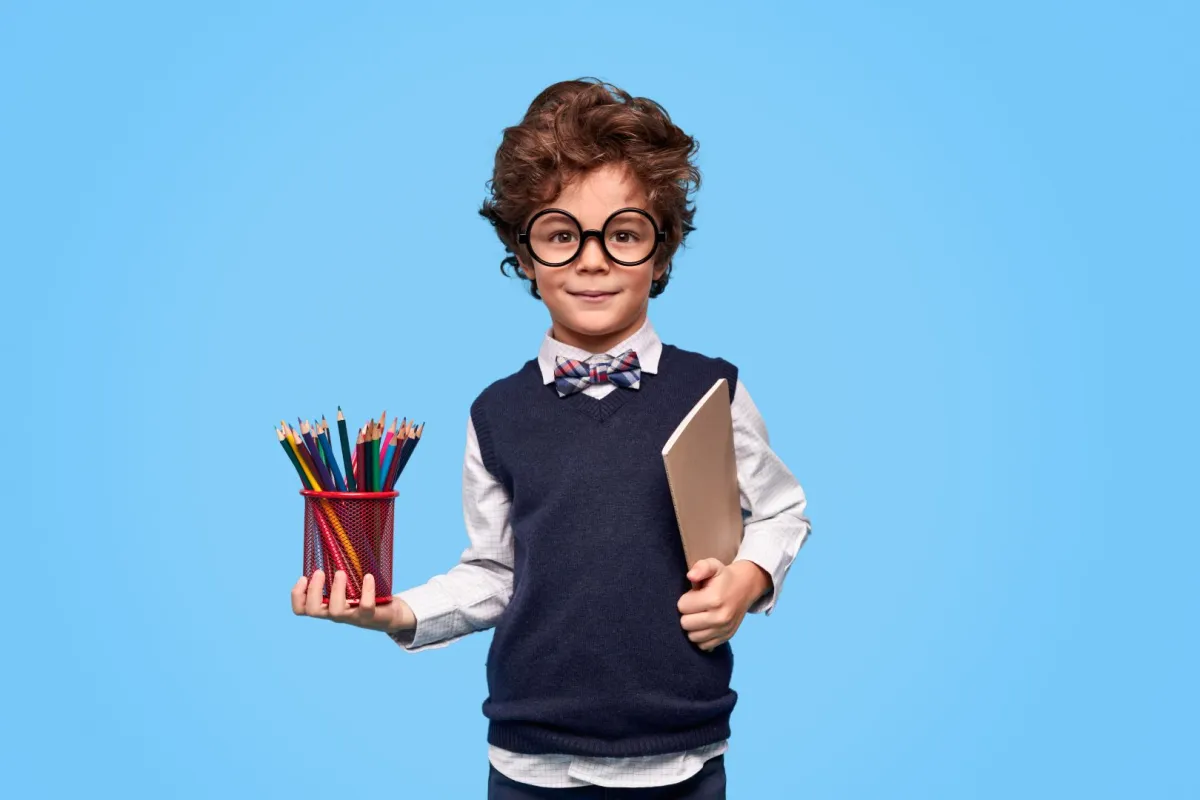 صورة طفل في المدرسة