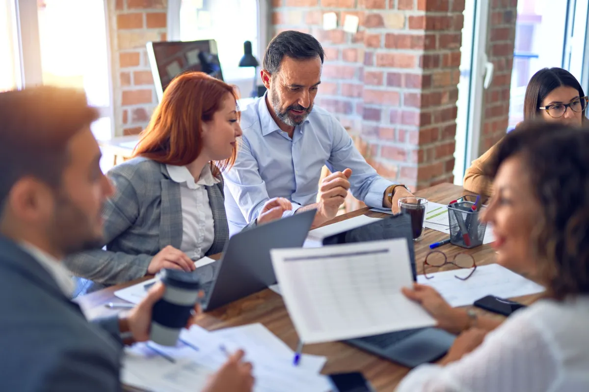 قرارات جماعية بشكل أفضل! - الصورة من Adobestock