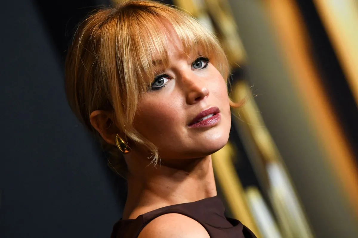 جينيفر لورانس في قاعة راي دولبي في لوس أنجلوس (Jennifer Lawrence at the Ray Dolby Ballroom in Los Angeles). مصدر الصورة: VALERIE MACON / AFP