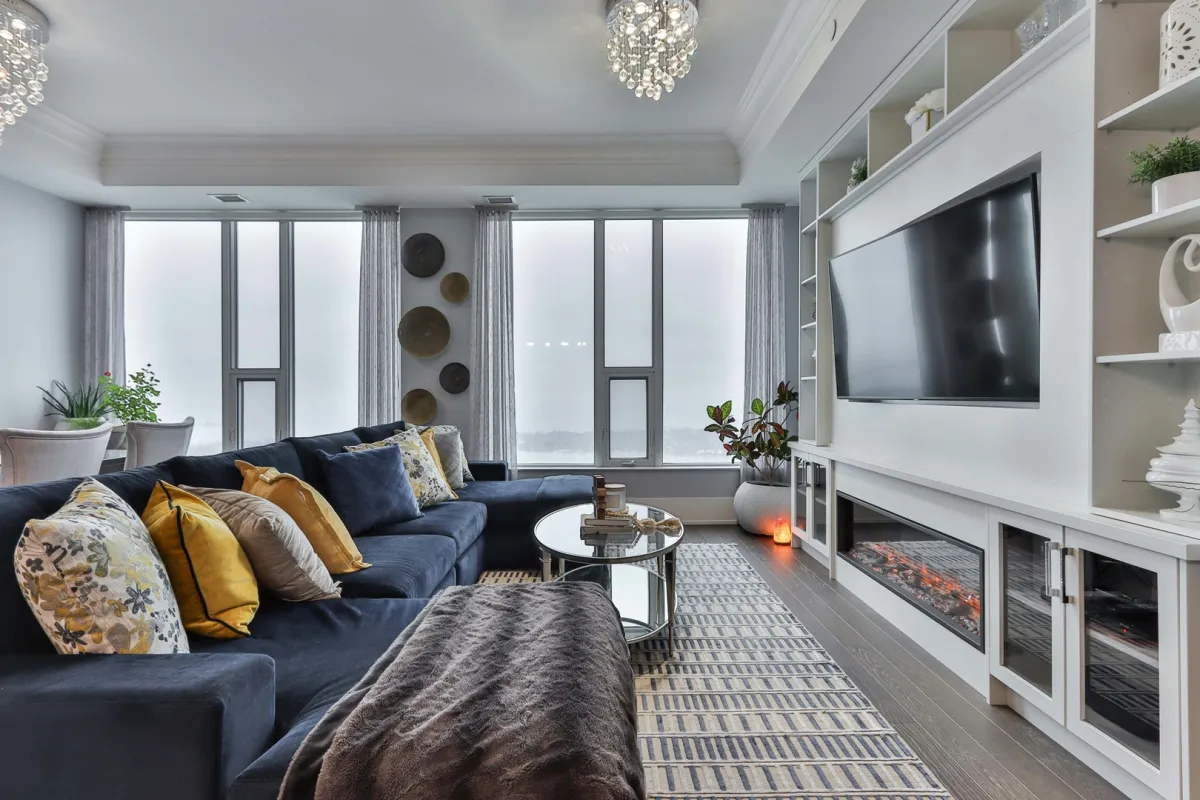 أريكة في غرفة المعيشة