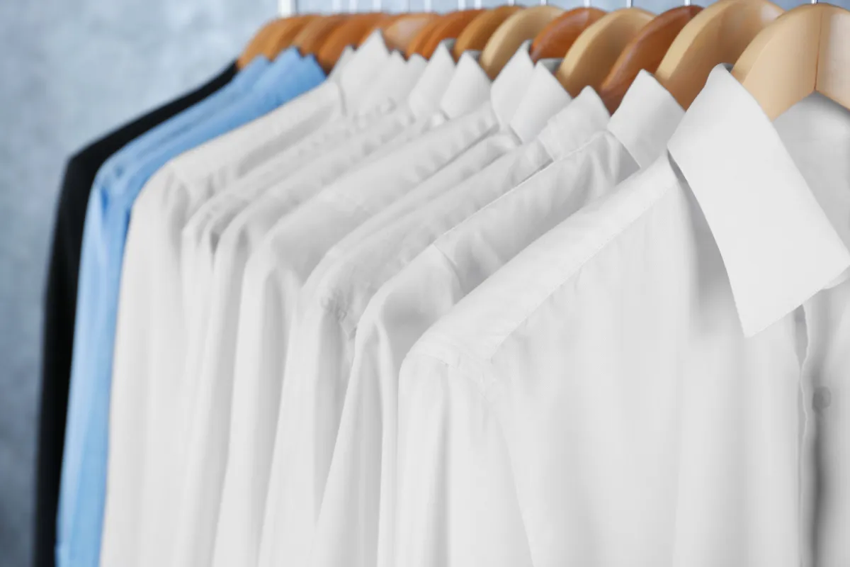 تهوية الملابس للتخلُّص من رائحة الدخان