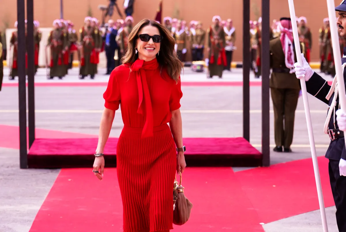 الملكة رانيا العبد الله تحمل حقيبة من كلوي -الصورة من العلاقات العامة للدار