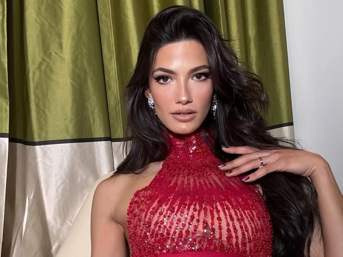 تسريحات شعر تناسب الفساتين الطويلة من وحي النجمات 