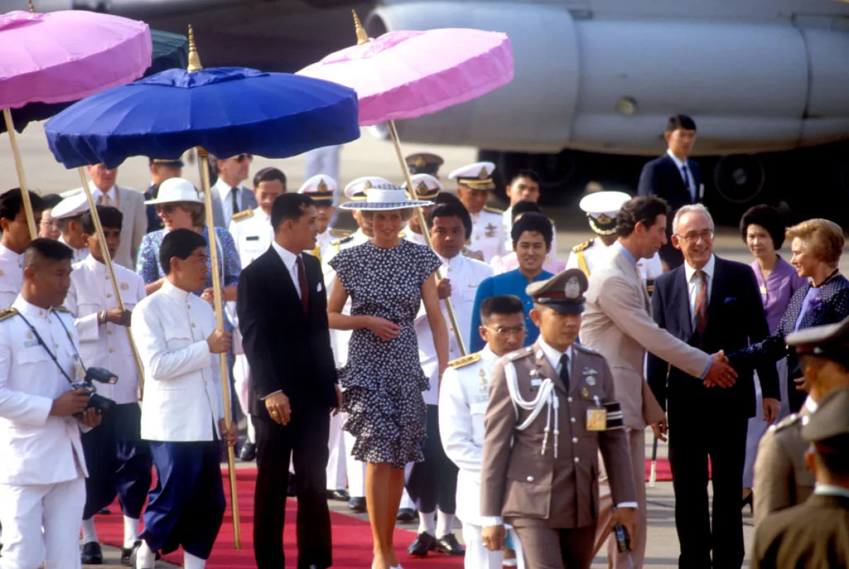 الأميرة ديانا تصل الى مطار بانكوك في 3 فبراير 1988 (مصدر الصورة John Shelley Collection/Avalon/Getty Images)