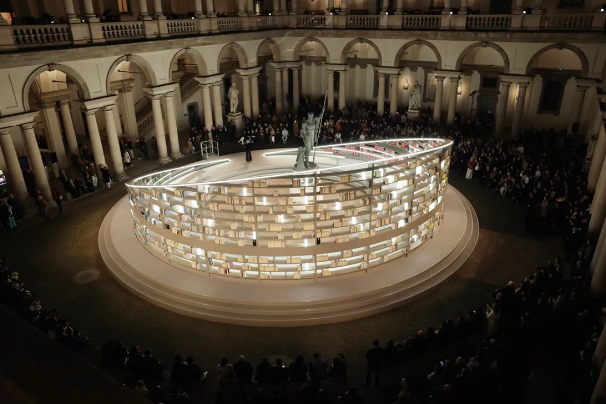 لقطة عامة لمكتبة النور (مصدر الصورة: Jacopo M. Raule/Getty Images for SalonedelMobile.Milano)