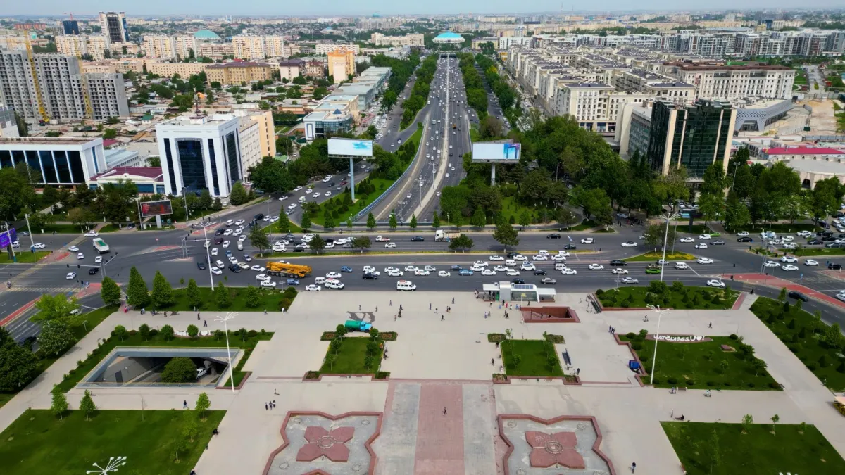 منظر جوي لساحة الصداقة الدولية في مدينة طشقند 