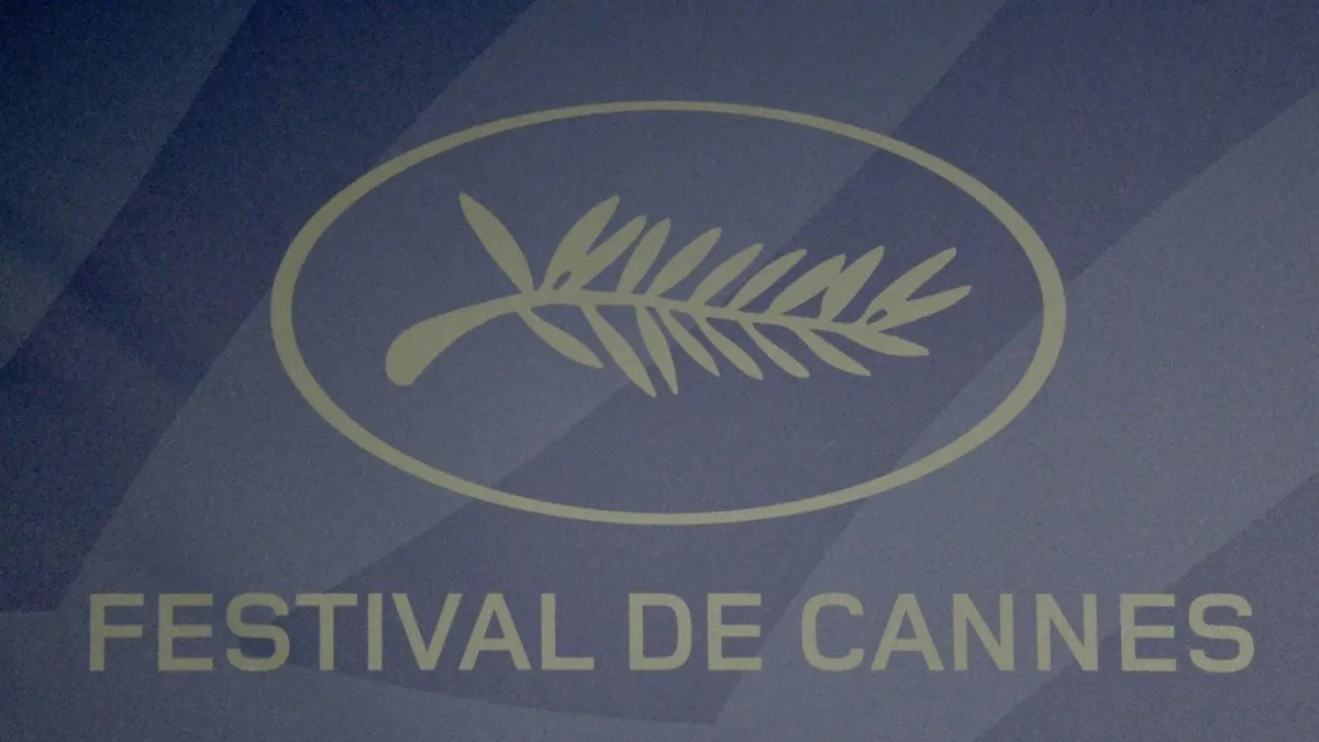 شعار مهرجان كان السينمائي (logo of the Cannes Film Festival). مصدر الصورة: STEPHANE DE SAKUTIN / AFP