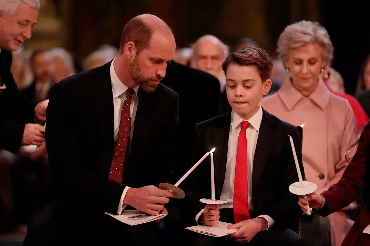 الأمير ويليام  والأمير جورج في كنيسة وستمنستر بلندن (  Prince William and Prince George at Westminster Abbey in London). مصدر الصورة: Aaron Chown / POOL / AFP