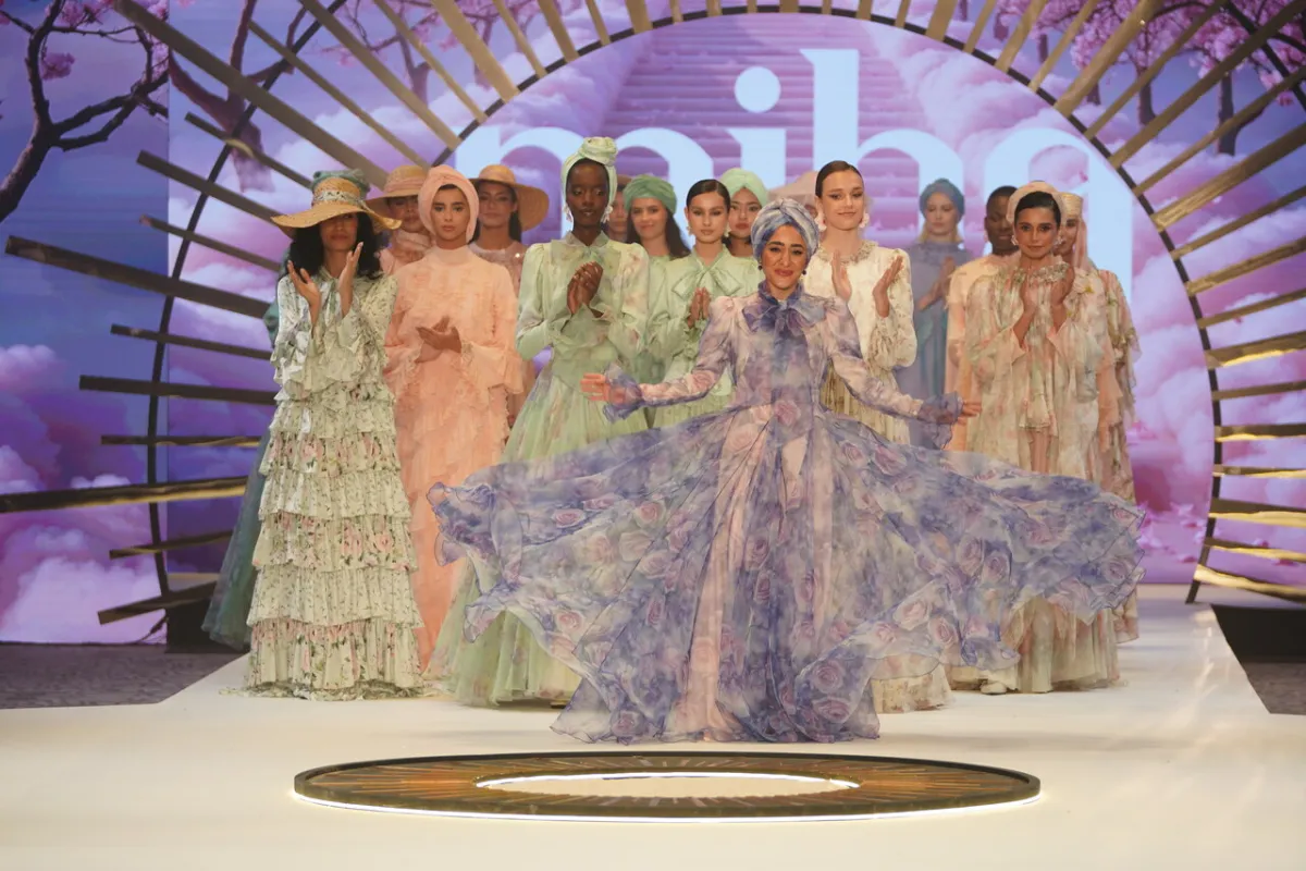 صورة من عرض ميها