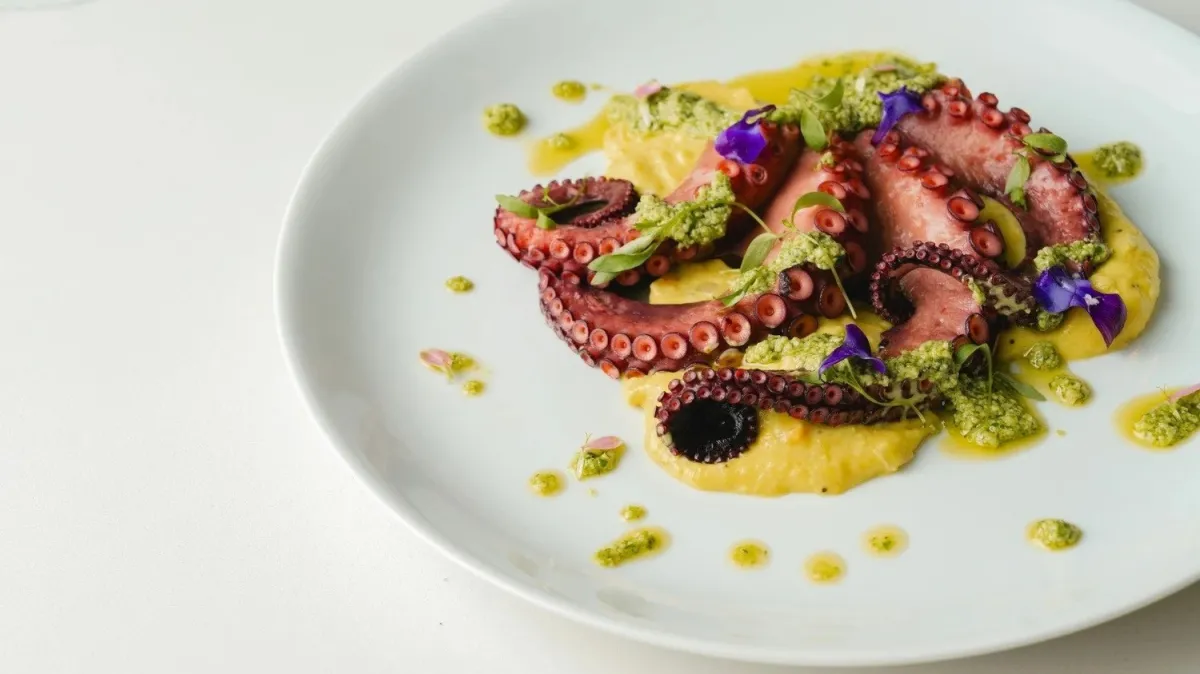 طبق شهي في سور دبي 