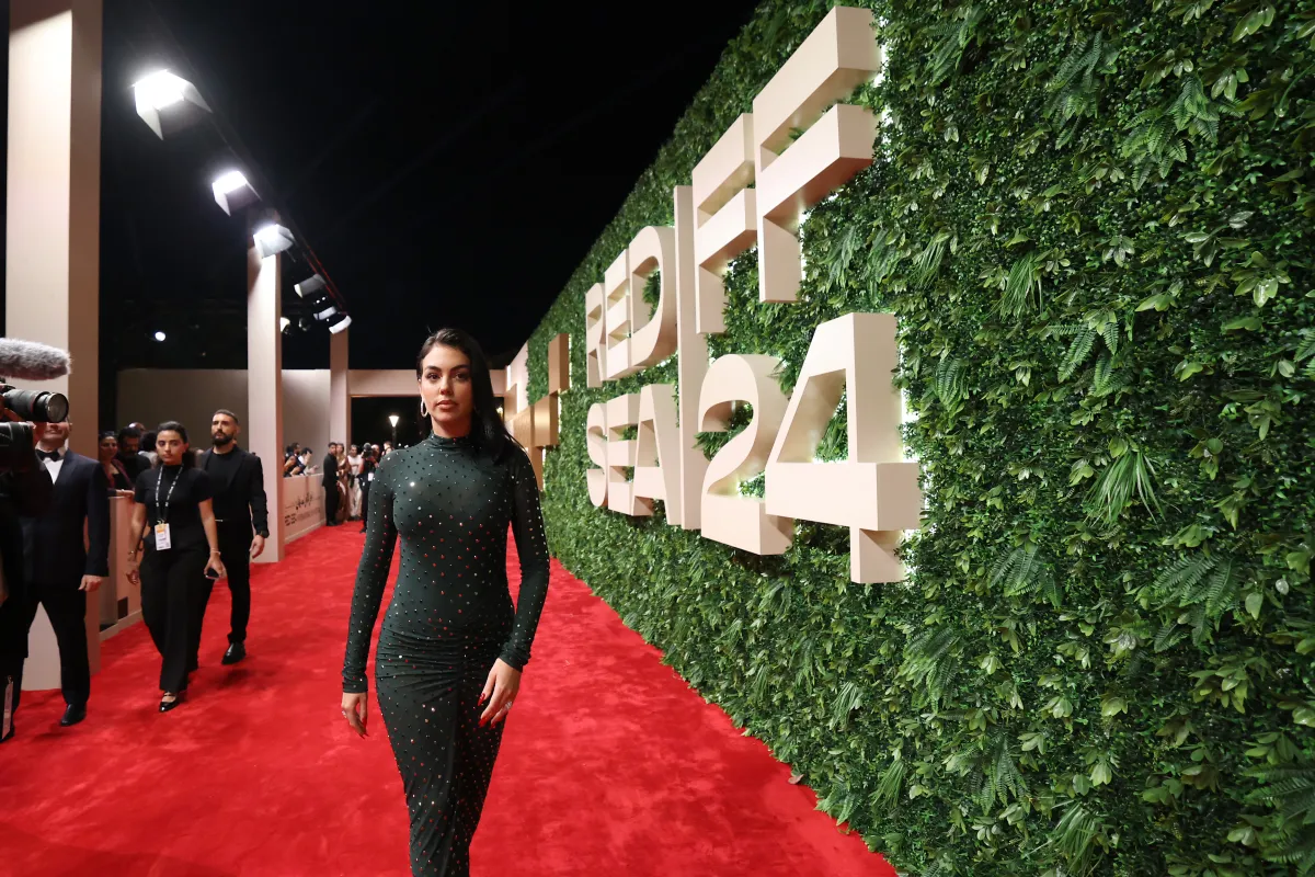 جورجينا رودريغيز في حفل افتتاح مهرجان البحر الأحمر السينمائي- صورة خاصة لـ سيدتي- تصوير: ثناء المحمد