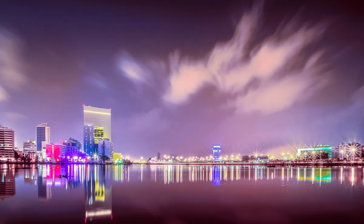 إطلالة على مدينة جدة عند المساء