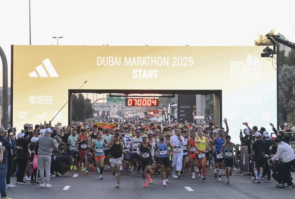 التسجيل بالنسخة الـ25 من ماراثون دبي. الصورة من مكتب دبي الإعلامي