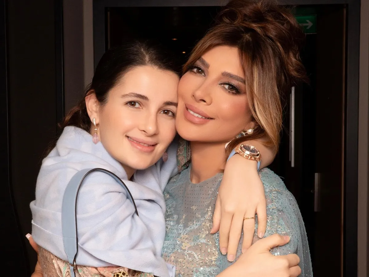 أصالة وابتها شام الذهبي - الصورة من حساب شام على فيس بوك