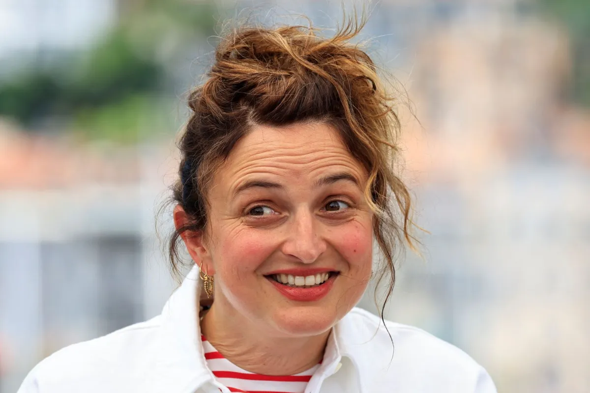 أليس روهرواشر خلال الدورة السادسة والسبعين لمهرجان كان السينمائي في كان، جنوب فرنسا (Alice Rohrwacher during the 76th edition of the Cannes Film Festival in Cannes, southern France). مصدر الصورة: Valery HACHE / AFP