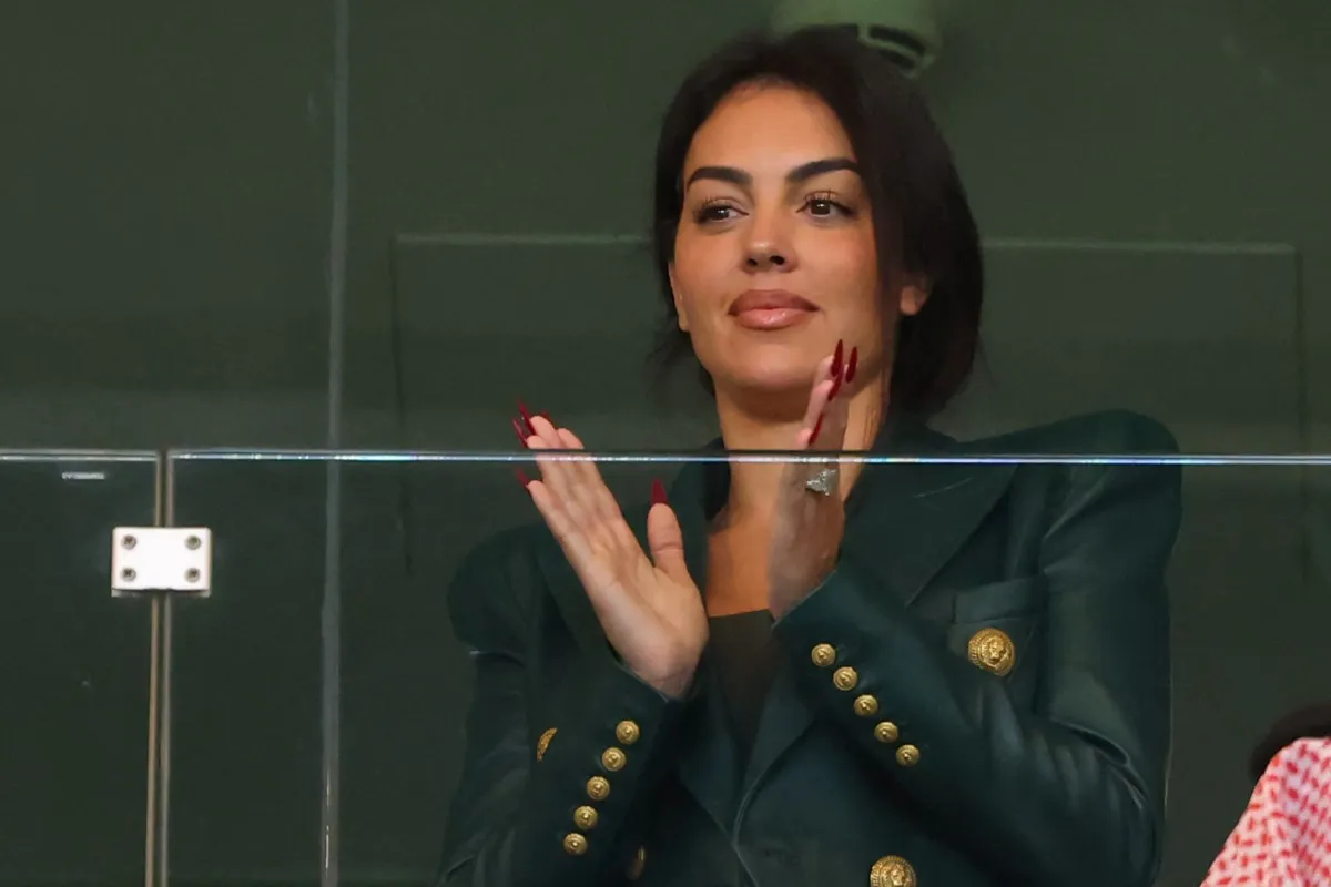 جورجينا رودريغيز في ملعب حديقة الأول بالرياض (Georgina Rodriguez in Riyadh's Al-Awal Park Stadium). مصدر الصورة: Fayez NURELDINE / AFP