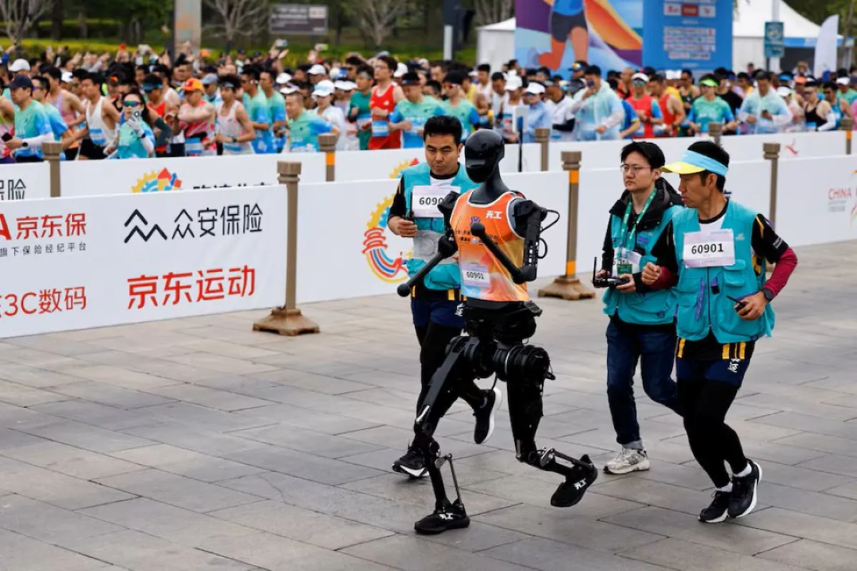 Humanoid robot "Tiangong" participates along with human runners in the E-Town Half Marathon & Humanoid Robot Half Marathon in Beijing, China April, 19 2025. REUTERS/Tingshu Wang