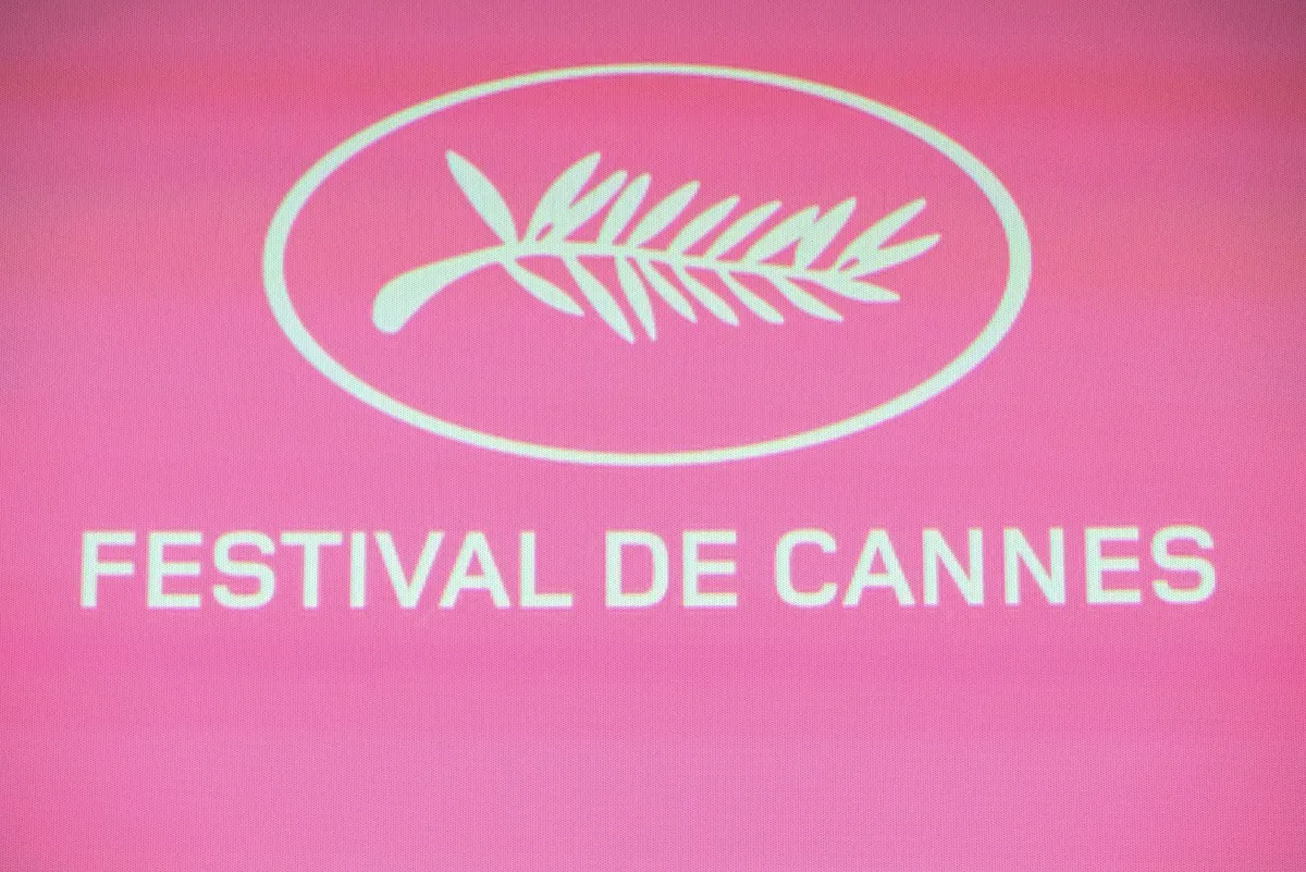 شعار مهرجان كان السينمائي (logo of the Cannes Film Festival). مصدر الصورة: Bertrand GUAY / AFP
