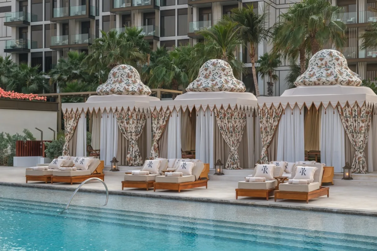 حوض سباحة تابع لمطعم ميزون ريفكا 