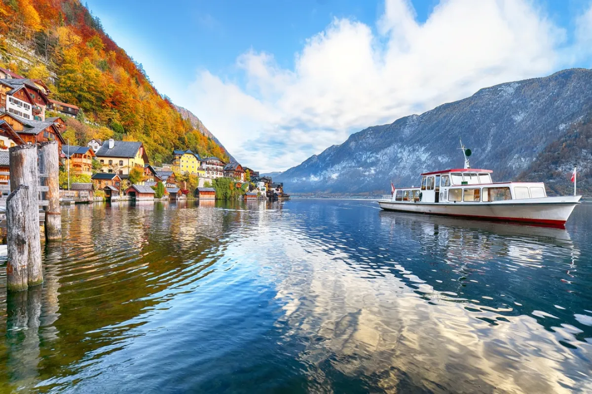 لقطة لبحيرة هالشتات