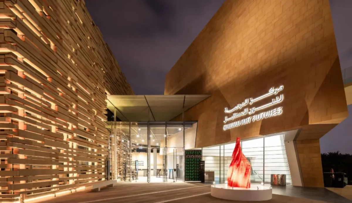 يوفر البرنامج الوصول إلى بيئة عمل متكاملة مجهزة بمعدات احترافية متطورة