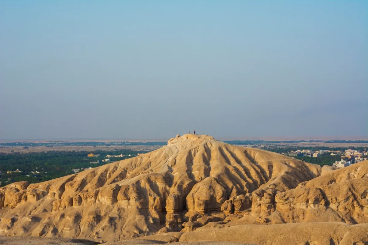 جبل القارة (الصورة من Getty image/ Naushad Kallivalappil)