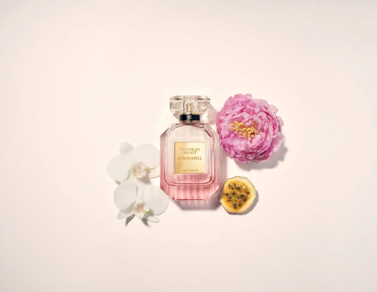 فيكتوريا سيكريت تحتفل بعطر "بومبشيل " Eau De Parfum.
