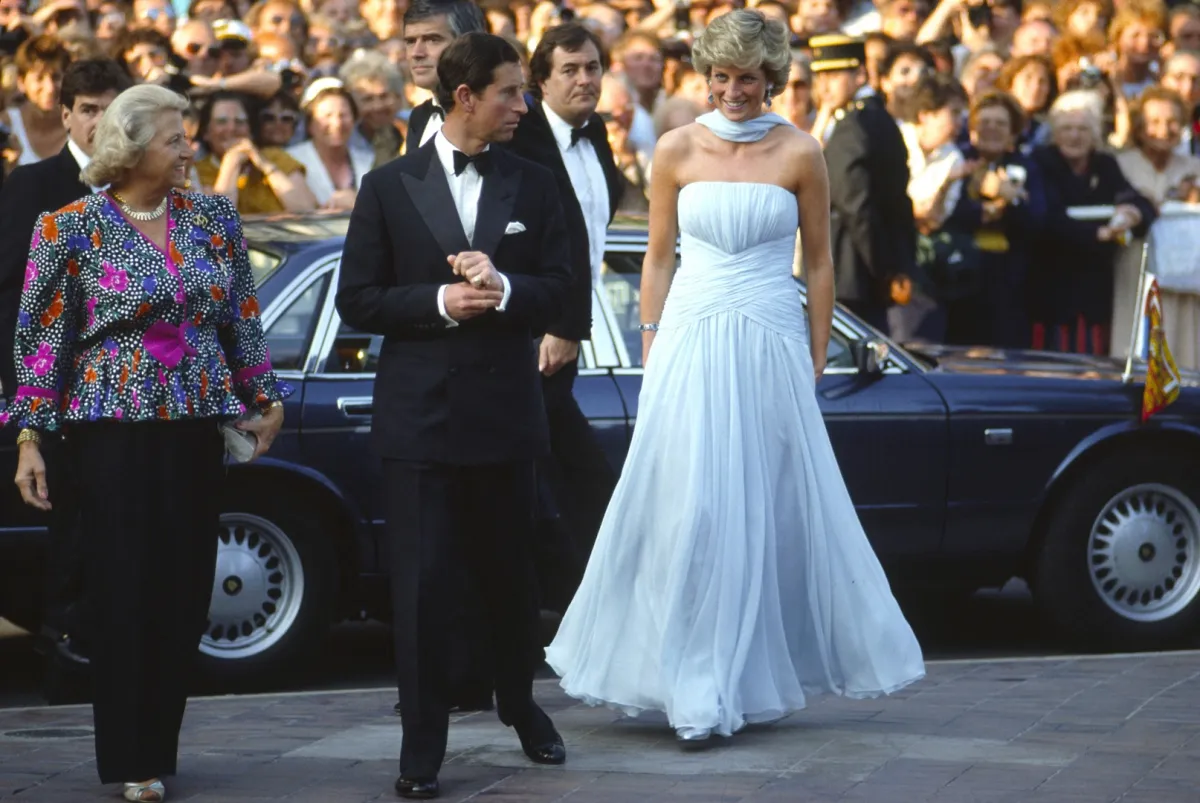 الأميرة ديانا Princess Diana ترتدي فستاناً من كاثرين ووكر في مهرجان كان السينمائي(مصدر الصورة: Tim Graham Photo Library via Getty Images)