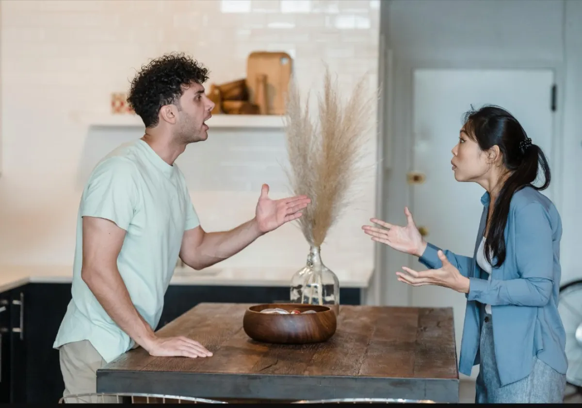 تفسير حلم الشجار مع أحد 