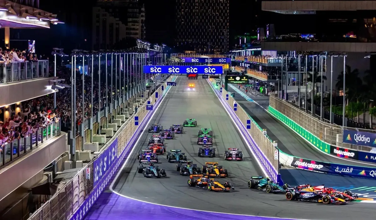 ‎فورمولا1 تُشعل أسرع حلبة الشوارع في العالم - الصورة من واس