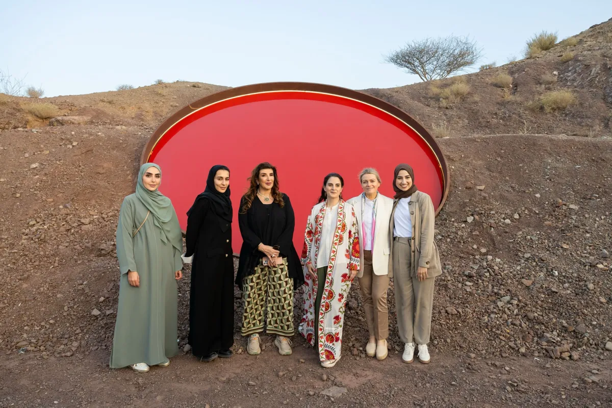 تدشين العمل الفني "وقفات متروية" - الصورة من وام