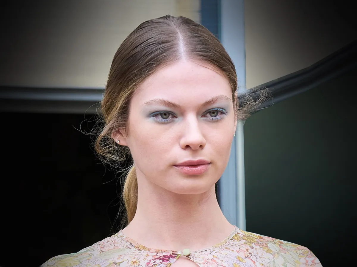 ألوان ظلال عيون مشرقة رائجة لصيف 2025