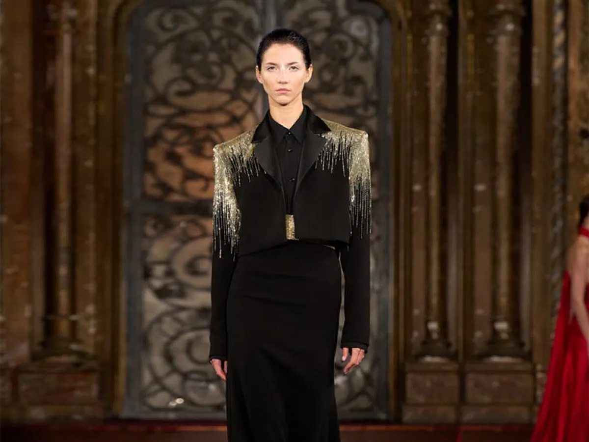 بليزر قصير من نعيم خان Naeem Khan - الصورة من Launchmetrics/Spotlight ©