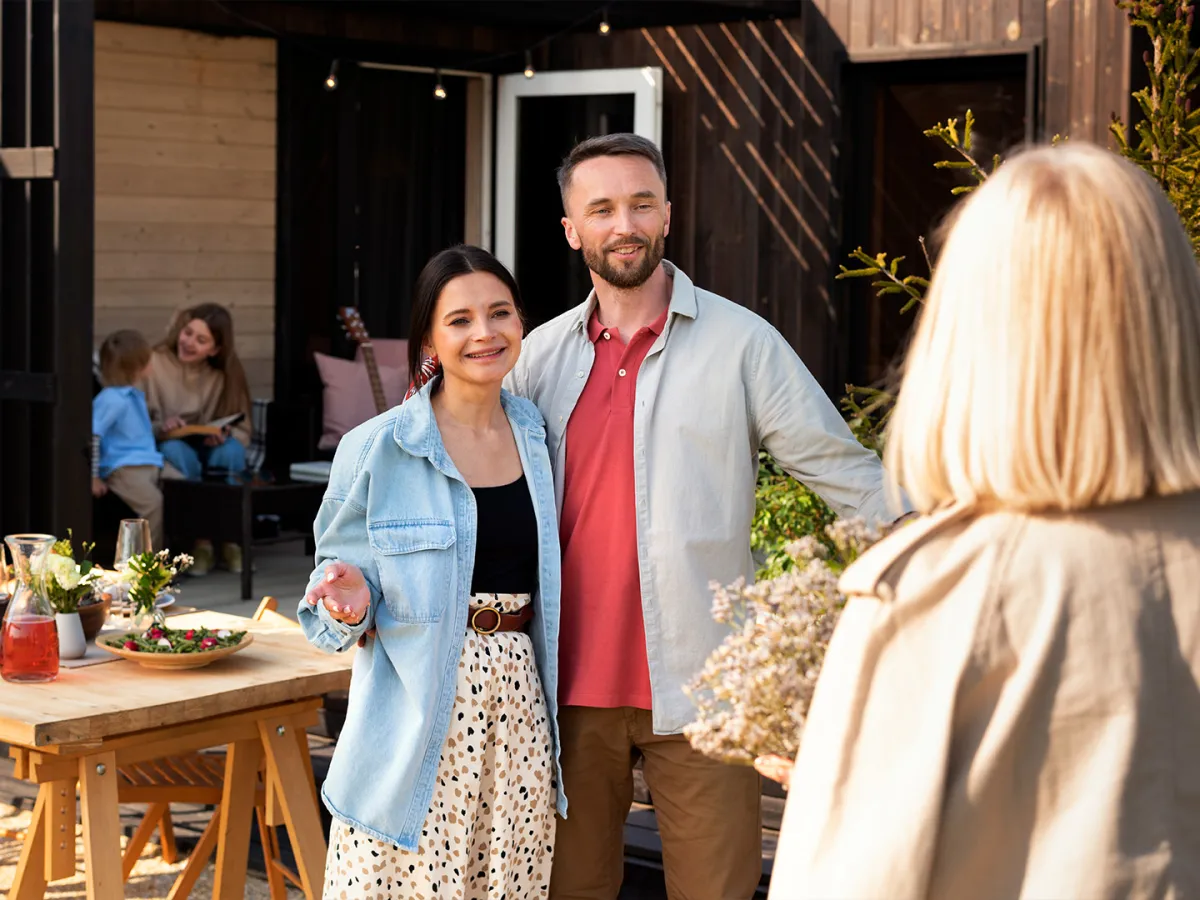 رؤيا الضيوف في المنام -  مصدر الصورة: Freepik 