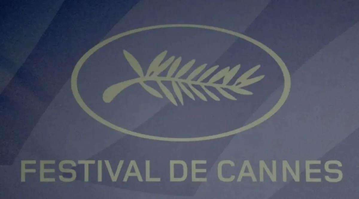 شعار مهرجان كان السينمائي (logo of the Cannes Film Festival). مصدر الصورة: STEPHANE DE SAKUTIN / AFP