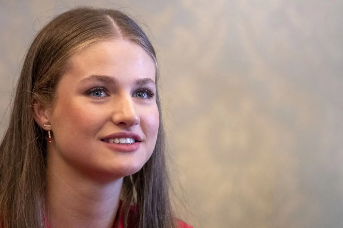 ولية العهد الإسباني أميرة أستورياس ليونور في قصر بيليم في لشبونة (Spanish Crown Princess of Asturias Leonor at Belem Palace in Lisbon). مصدر الصورة: CARLOS COSTA / AFP