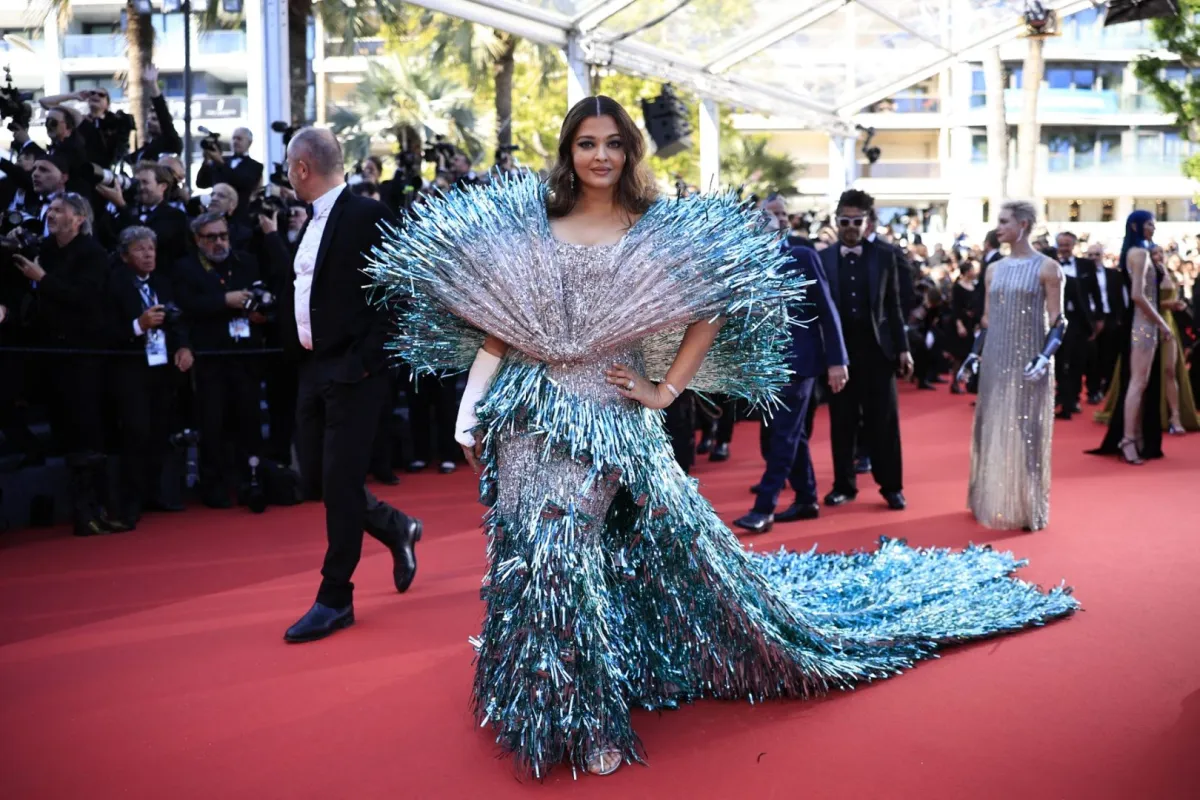 آيشواريا راي باتشان في الدورة 77 من مهرجان كان السينمائي في كان، جنوب فرنسا (Aishwarya Rai Bachchan at the 77th edition of the Cannes Film Festival in Cannes, southern France). مصدر الصورة: Valery HACHE / AFP