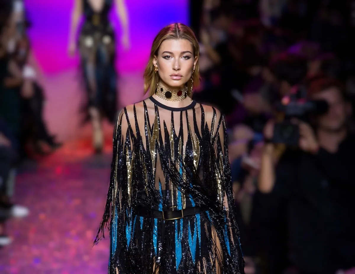 هايلي بيبر Hailey Bieber- مصدر الصورة Launchmetrics/Spotlight©