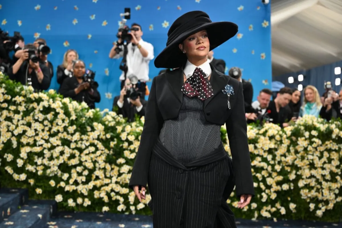 ريهانا في متحف متروبوليتان للفنون في نيويورك (Rihanna at the Metropolitan Museum of Art in New York). مصدر الصورة: Angela WEISS / AFP