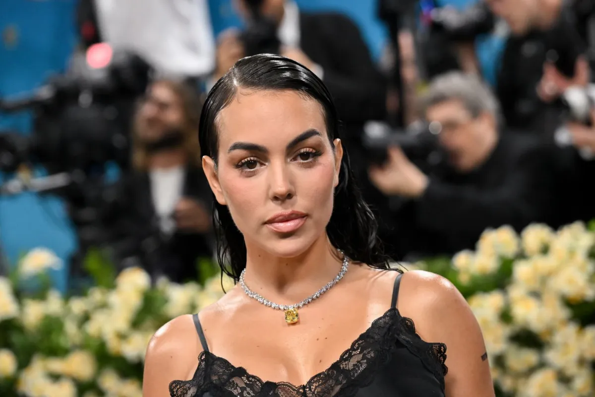 مكياج النجمات في حفل ميت غالا 2025