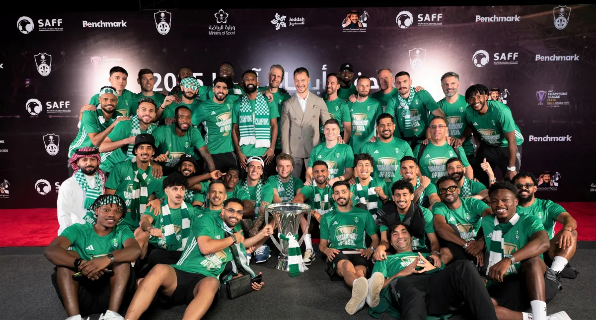 فريق الأهلي على مسرح عبادي الجوهر أرينا- الصورة من المركز الاعلامي لشركة بنش مارك